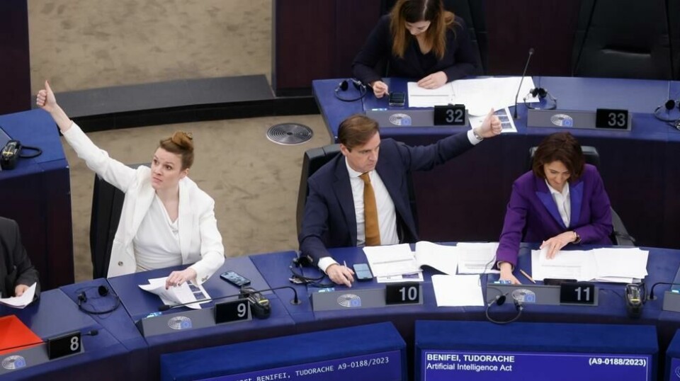EU-parlamentet vedtok onsdag EUs nye lov som skal regulere bruk av kunstig intelligens (KI). Foto: Jean-François Badias / AP / NTB