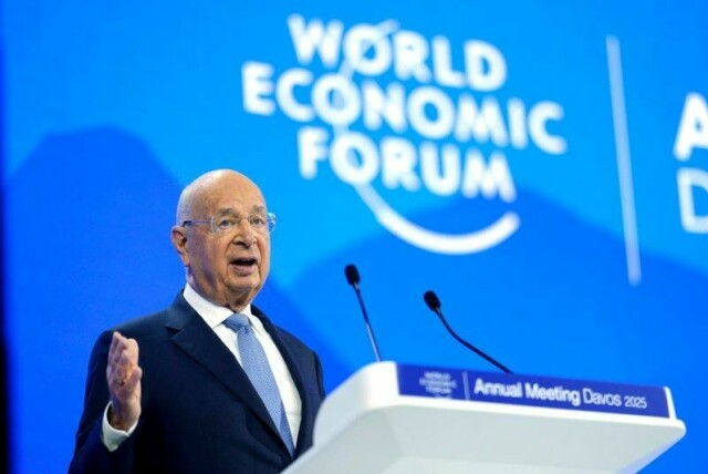 Klaus Schwab trakk seg brått som leder for Verdens økonomiske forum (WEF) denne uken. Han sier det ikke finnes fnugg av bevis for påstandene i et varslerbrev som har utløst gransking av ham. Arkivfoto: Markus Schreiber / AP / NTB