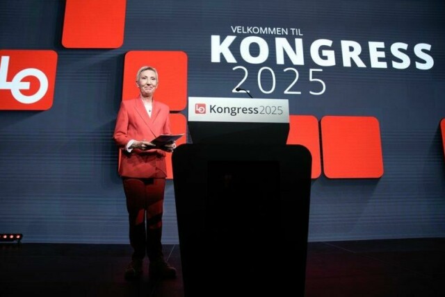 Avtroppende LO-leder Peggy Hessen Følsvik advarte mot økende fascisme og mektigere pengemakt da hun åpnet LOs 36. ordinære kongress i Oslo kongressenter.