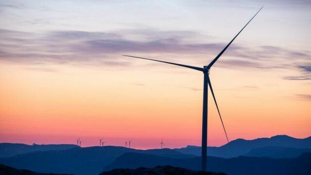 Vi har vært alt for optimistiske med tanke på hva som skal over på elektrisitet. Det fører til en selvpålagt energikrise, skriver lederen i Senterungdommen.