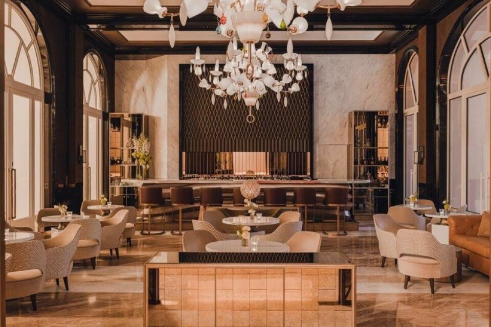 På Le Bar°58 du Carlton, i hotellet med samme navn, får du klassiske cocktails og havutsikt. På Le Bar°58 du Carlton, i hotellet med samme navn, får du klassiske cocktails og havutsikt. Foto: Carlton Hotel