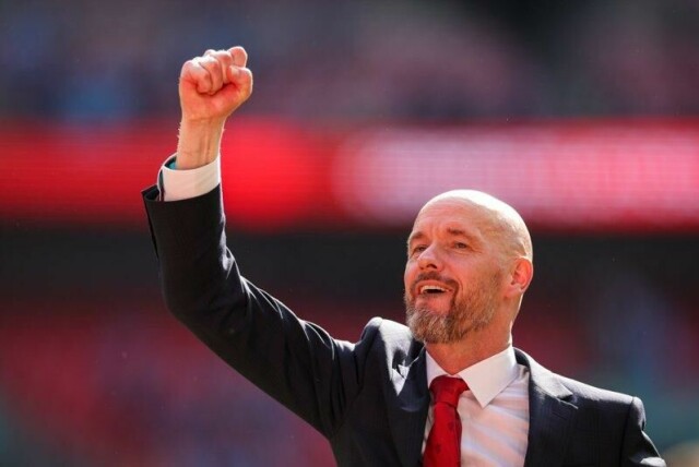 Erik ten Hag blir ny Leverkusen-trener. Her er han etter å ha ledet Manchester United til seier i fjorårets FA-cupfinale.