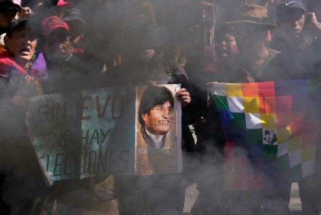 Demonstranter i Bolivia krever at ekspresident Evo Morales får stille i valget i august, selv om forfatningsdomstolen har sagt nei og vist til grensen på maks to presidentperioder, en begrensning Morales tidligere har forsøkt å omgå.