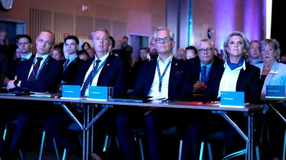 Frp-er samlet til landsmøte på Gardermoen denne helgen. Her sitter partileder Sylvi Listhaug sammen med FpU-leder Simen Velle (t.v.) og nestlederne Terje Søviknes og Hans Andreas Limi. Frp-er samlet til landsmøte på Gardermoen denne helgen. Her sitter partileder Sylvi Listhaug sammen med FpU-leder Simen Velle (t.v.) og nestlederne Terje Søviknes og Hans Andreas Limi. Foto: Heiko Junge / NTB