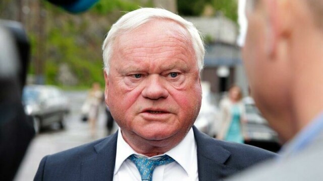 Skipsreder John Fredriksen sier han har flyttet til Emiratene.