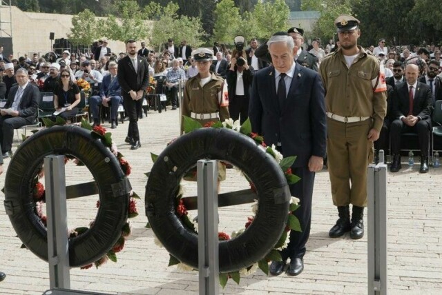 Israels statsminister Benjamin Netanyahu på en seremoni for å minnes ofrene for holocaust.