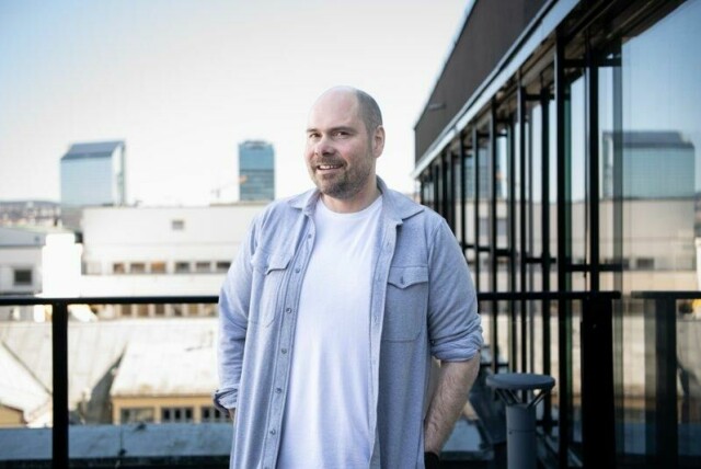 Amedia-sjef Anders Møller Opdahl sier at 400.000 ungdom får tilgang til alle aviser i konsernet innen skolestart i august.