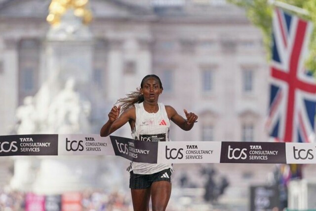 Tigist Assefa ble historisk i London.