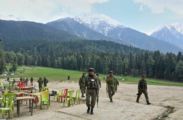 FN ber India og Pakistan om å være tilbakeholdne og unngå en ytterligere forverring av situasjonen etter angrepet i Kashmir der 26 mennesker ble drept.