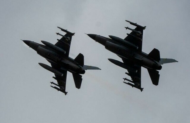 Ukrainske F-16-fly på vingene i august.
