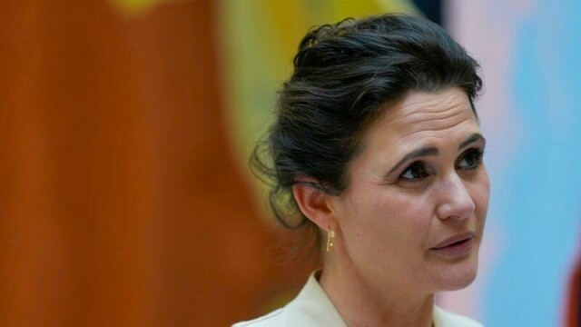 Stortinget bør ikke vedta lover som gir regjeringen fullmakt til å sette befolkningens personvern og grunnleggende menneskerettigheter ut av spill. Lover må utformes slik at de verner befolkningen mot maktmisbruk fra staten og andre myndigheters side i samtiden og framtiden, skriver innleggsforfatterne.