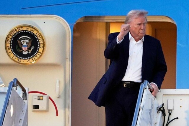President Donald Trump ankommer flyplassen i Palm Beach i Florida etter fredagens helsesjekk.