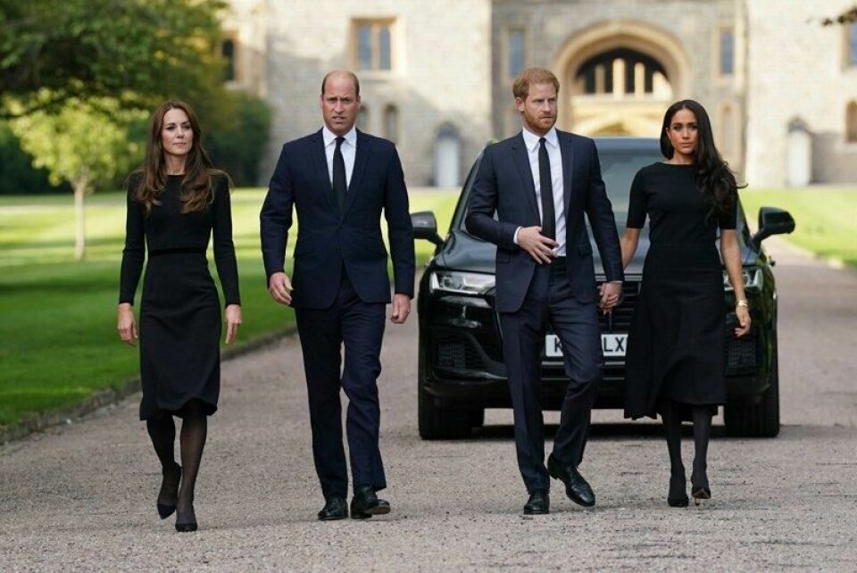 Prins William ønsker ikke at lillebroren og svigerinnen skal bruke de kongelige titlene i og med at de ikke har kongelige plikter. Her er hertuginne Kate (t.v.), prins William, prins Harry og hertuginne Meghan avbildet i 2022. Prins William ønsker ikke at lillebroren og svigerinnen skal bruke de kongelige titlene i og med at de ikke har kongelige plikter. Her er hertuginne Kate (t.v.), prins William, prins Harry og hertuginne Meghan avbildet i 2022. Foto: Kirsty O'Connor / Pool Photo / AP / File / NTB