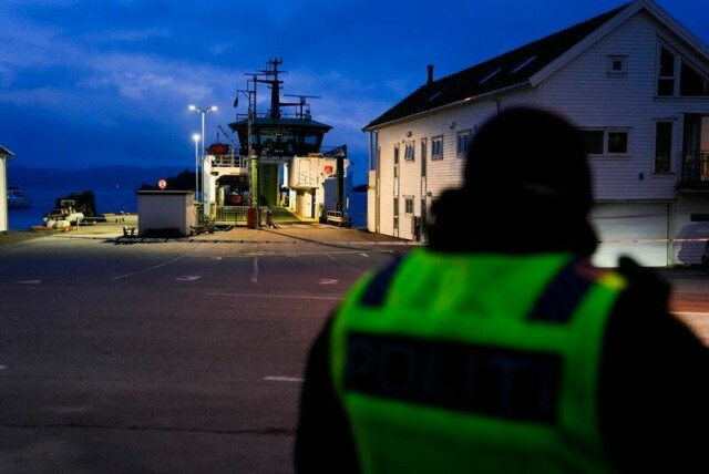 Passasjerer ble evakuert etter at en bombelignende gjenstand ble funnet på ferja MF Ryfylke forrige uke. Nå er en ung mann siktet for grove trusler.