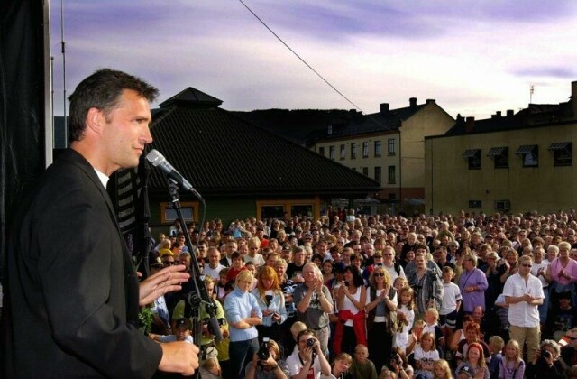 Jens Stoltenberg åpnet Notodden Blues Festival i 2001 (bildet). I år blir det reprise.