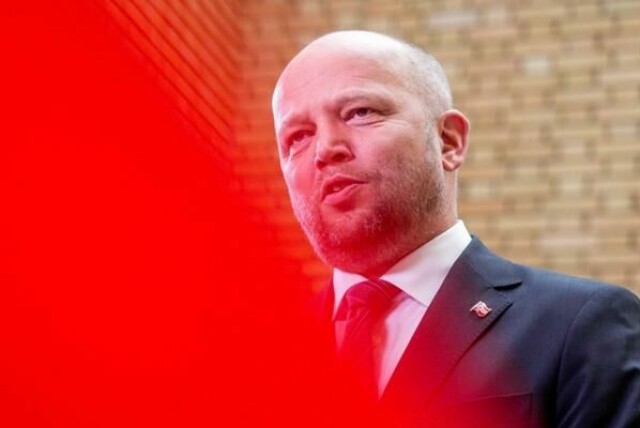 Trygve Slagsvold Vedum sier nei til at satsinger i revidert nasjonalbudsjett skal finansieres med økte skatter.