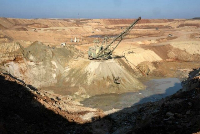 Ukraina og USA skal være enige om en avtale som sikrer amerikanerne førsterett til nye avtaler om utvinning av mineraler og andre naturressurser i Ukraina. Dette bildet er fra en ilmenitt-gruve i Kirovohrad-regionen i Ukraina.