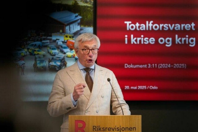 Riksrevisor Karl Eirik Schjøtt-Pedersen slår alarm om manglende beredskap i sivilsamfunnet.