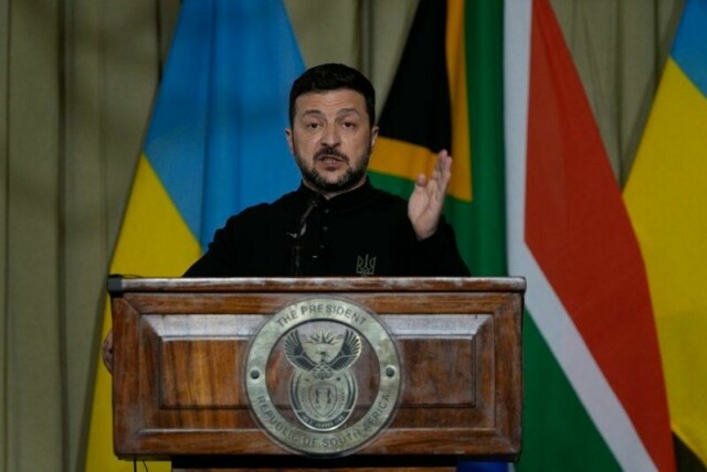 Zelenskyj er i Sør-Afrika for å diskutere fredsprosessen mellom Ukraina og Russland.