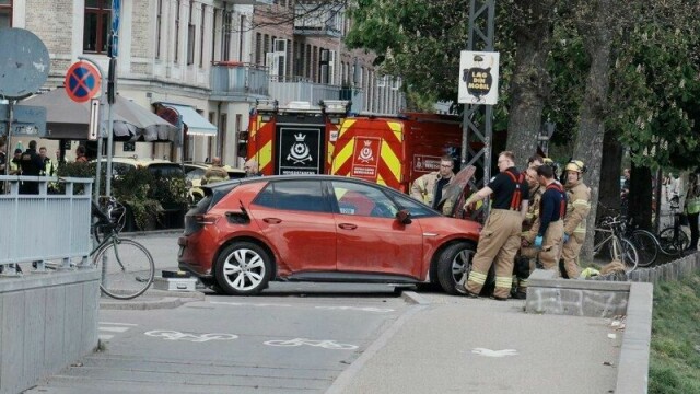 En eldre fører mistet kontrollen over bilen sin og kjørte på flere mennesker i København onsdag.