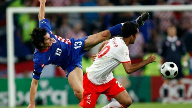 Nikola Pokrivac i aksjon mot Polen i en EM-kamp i 2008.