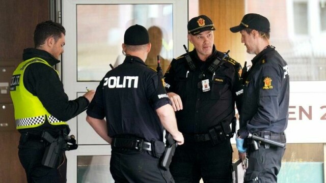 Politiet og ambulanse er i Sinsenterrassen i forbindelse med en voldshendelse.