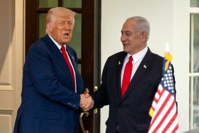 USAs president Donald Trump sier han og Israels statsminister Benjamin Netanyahu er på samme side når det gjelder alle spørsmål. Her fra møtet mellom de to tidligere i april.