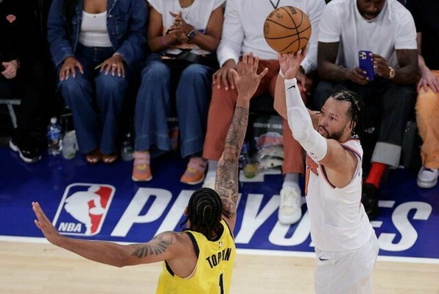 Jalen Brunson med et skudd i kampens tredje omgang. Han ble toppscorer med 32 poeng.