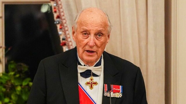 Kong Harald kondolerer etter pavens død.