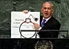 Israels sittende statsminister Benjamin Netanyahu illustrerer landets bekymring for Irans atomprogram i FN i september 2012. Scanpix/AP.