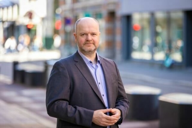 Fagsjef Rolf Lothe i Skattebetalerforeningen oppfordrer folk til å sjekke skattemeldingen før de må levere neste uke.