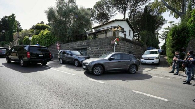 Også for to uker siden var det samtaler om Irans atomprogram i Roma. Her forlater den amerikanske delegasjonen samtalene ved den omanske ambassaden i Italias hovedstad 19. april.