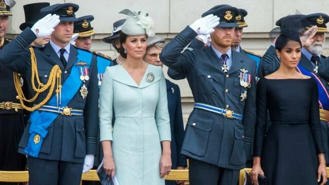 Rykter om splid mellom prinsesse Kate og hertuginne Meghan startet etter bryllupet til sistnevnte i 2018. Nå avslører en kilde i det britiske kongehuset hva som hendte. Her er Kate og Meghan avbildet med sine respektive ektemenn, prins William og prins Harry, i 2018.