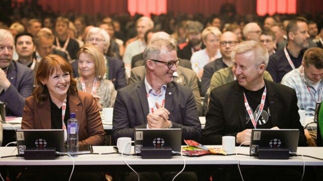 Enten Kine Asper Vistnes (til venstre) eller Frode Alfheim (til høyre) blir LOs nye leder. Her sammen med leder i HK, Christopher Beckham, under LO-kongressen.