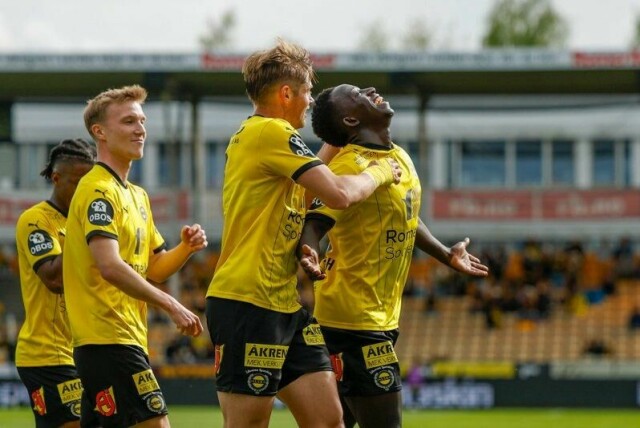 Lillestrøms Salieu Drammeh (i front til høyre) feirer 2–0 scoringen under 1.-divisjonskampen i fotball mellom Lillestrøm og Moss på Åråsen stadion lørdag.