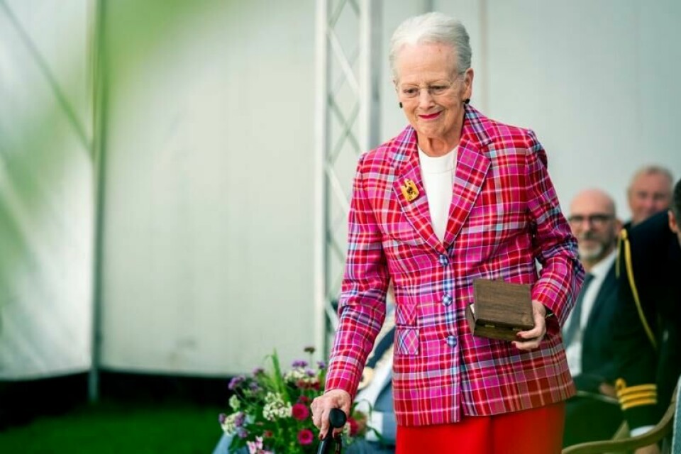 Dronning Margrethe fikk sølt kaffe på seg om bord på Flyvevåbnets CL-604 Challenger-fly. Her er hun avbildet i september. Dronning Margrethe fikk sølt kaffe på seg om bord på Flyvevåbnets CL-604 Challenger-fly. Her er hun avbildet i september. Foto: Ida Marie Odgaard / AP / Ritzau / Scanpix / NTB