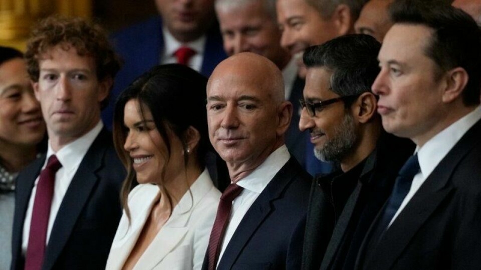 Alle teknologi-sjefene var på plass under insettelsen av Donald Trump. Bildet er av Mark Zuckerberg, Jeff Bezos, Sundar Pichai and Elon Musk. Alle teknologi-sjefene var på plass under insettelsen av Donald Trump. Bildet er av Mark Zuckerberg, Jeff Bezos, Sundar Pichai and Elon Musk. Foto: Julia Demaree Nikhinson / AP / NTB