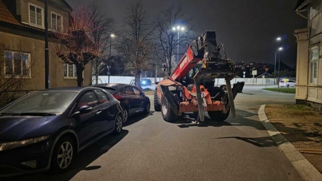 En mann i 20-årene ble siktet for drapsforsøk etter en kjøretur i denne stjålne gaffeltrucken i Fredrikstad.