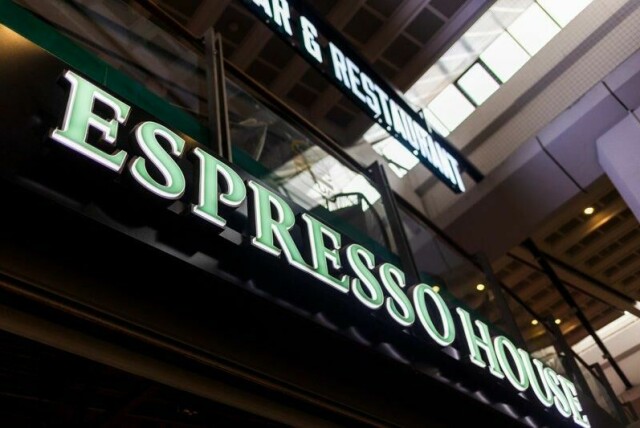 Kaffebarkjeden Espresso House sliter fortsatt med feil i lønnsutbetalingene.