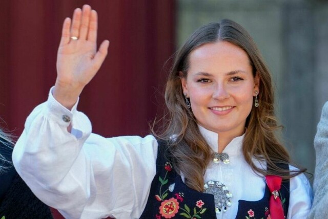 Prinsesse Ingrid Alexandra vinker farvel til Norge for de neste tre årene. Nå skal hun studere samfunnsfag på den andre siden av jordkloden. Her fra 17. mai.