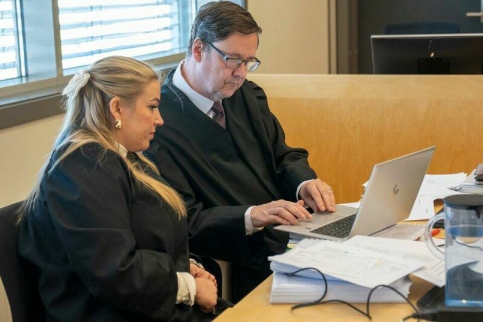 Forsvarerne John Christian Elden og Heidi Reisvang holder sitt sluttinnlegg på vegne av Gjert Ingebrigtsen etter lunsj onsdag. Forsvarerne John Christian Elden og Heidi Reisvang holder sitt sluttinnlegg på vegne av Gjert Ingebrigtsen etter lunsj onsdag. Foto: Heiko Junge / NTB