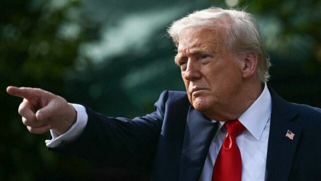 Donald Trumps tollkrig kan kanskje gi penger i den amerikanske statskassa og få ned USAs gjeld. Men dansk professor i økonomi mener det mildt sagt ikke er særlig sannsynlig.