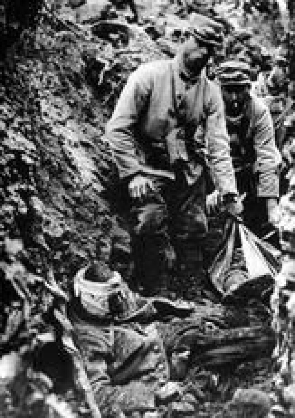 Franske soldater ser til sårede kamerater i en skyttergrav under den tyske offensiven ved Verdun, øst for Paris, i 1916. NTB Scanpix/AFP. Franske soldater ser til sårede kamerater i en skyttergrav under den tyske offensiven ved Verdun, øst for Paris, i 1916. NTB Scanpix/AFP. Foto: -