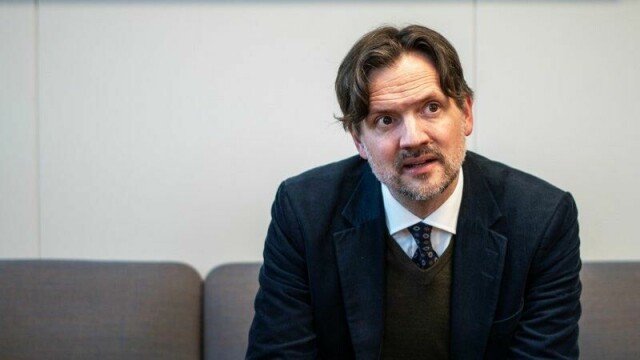 For å kunne påstå at jeg bommer, må Staveland jukse litt, svarer Clemet.