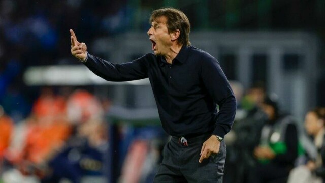 Napolis Antonio Conte på sidelinjen under oppgjøret mot Genoa tidligere i mai.