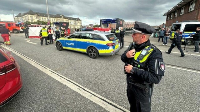 Flere personer betegnes som livstruende skadet etter en knivstikking i Hamburg.