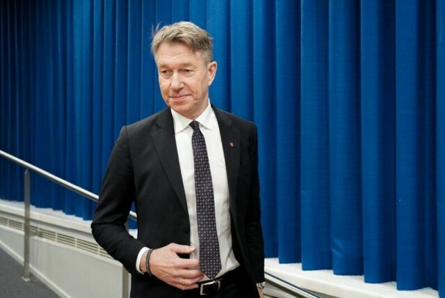 Energiminister Terje Aasland (Ap) sier at selskapene er selvstendig styrt.