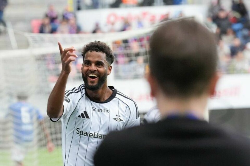 Rosenborgs Emil Konradsen Ceïde jubler etter 2-0 mot Vålerenga. Rosenborgs Emil Konradsen Ceïde jubler etter 2-0 mot Vålerenga. Foto: Terje Bendiksby / NTB