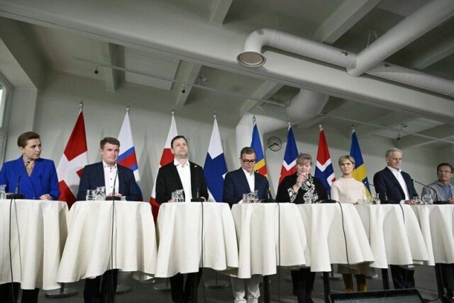 De nordiske lederne er samlet til nordisk statsministermøte. F.v. Danmarks Mette Frederiksen, Færøyenes Aksel Vilhelmson Johannesen, Grønlands Jens-Frederik Nielsen, Finlands Petteri Orpo, Ålands Katrin Sjögren, Islands Kristrun Frostadottir, Norges Jonas Gahr Støre (Ap) og Sveriges Ulf Kristersson.