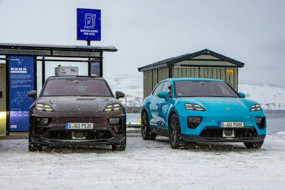 Etter 750 km på islagte veier var det veldig kjekt at ladestasjonen i Mehamn fungerte i henhold til forventningene og sørget for fullt batteri til hjemturen. Etter 750 km på islagte veier var det veldig kjekt at ladestasjonen i Mehamn fungerte i henhold til forventningene og sørget for fullt batteri til hjemturen. Foto: Ragnvald Johansen / Finansavisen